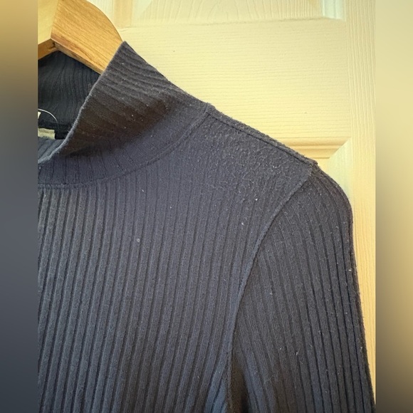 Free People NWOT movement deep navy mock neck open back xs top long sleeve - Picture 3 of 11